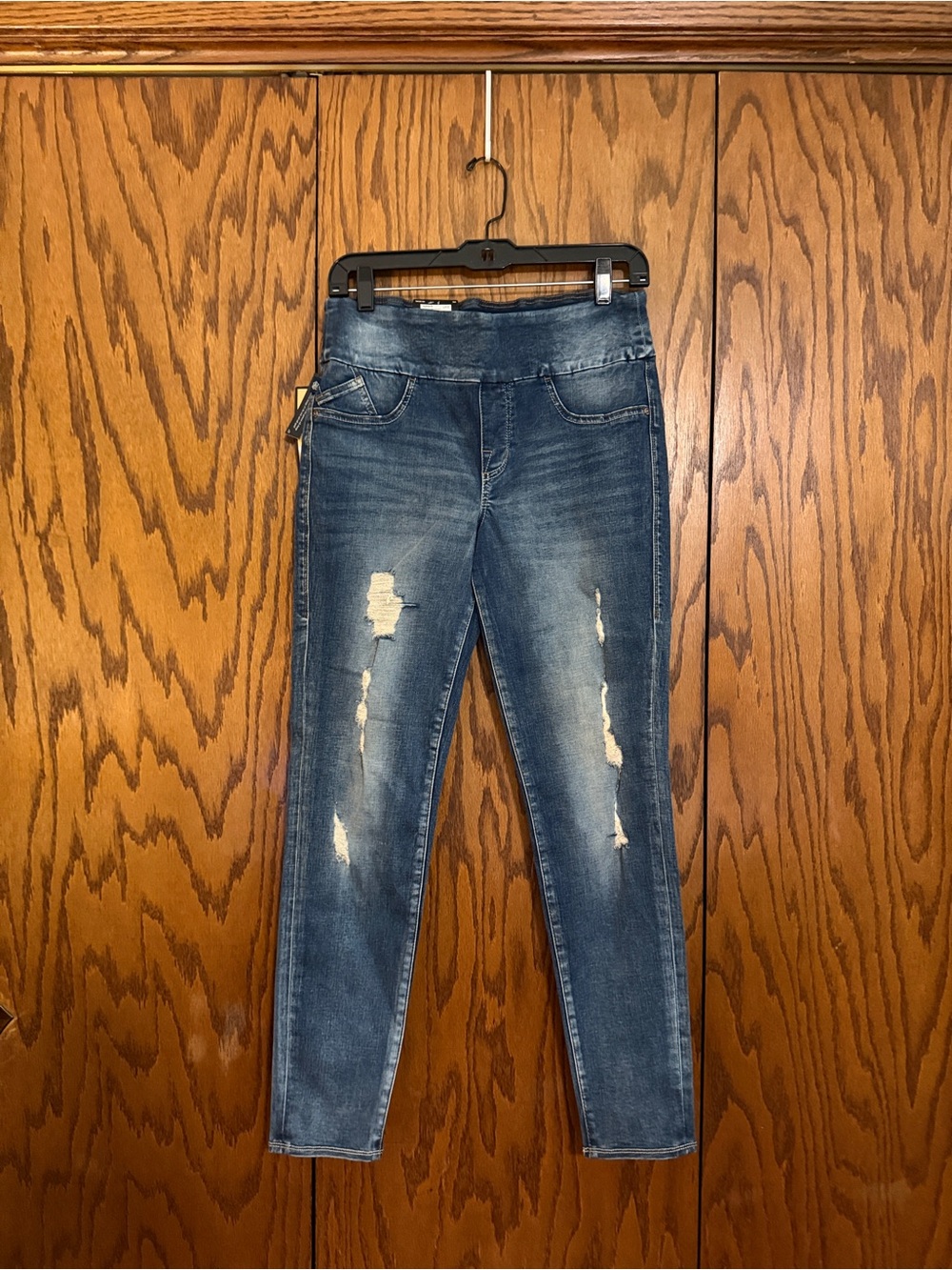 NWT Rock & Republic Fever Pull-On Skinny Jeans Distressed Size 10